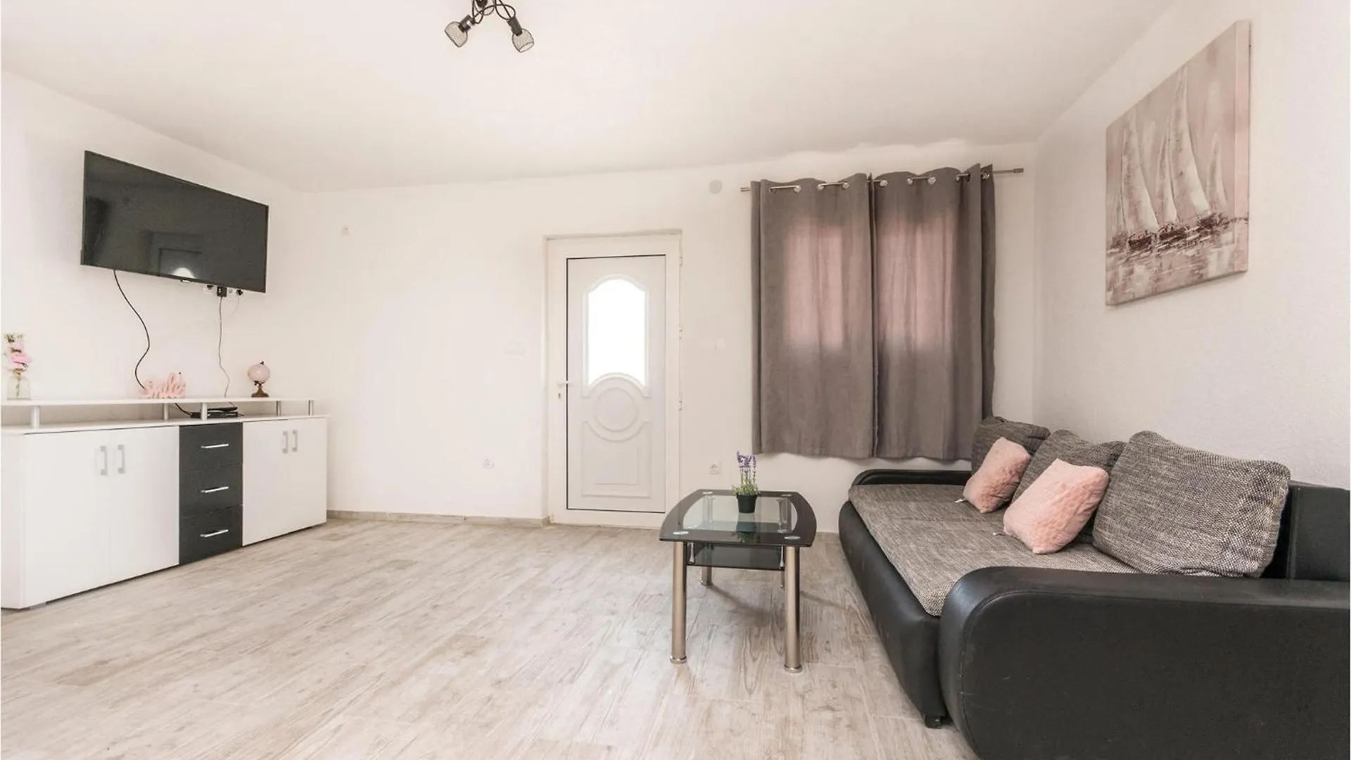 Holiday home 7 Bedroom Awesome Home In Polaca