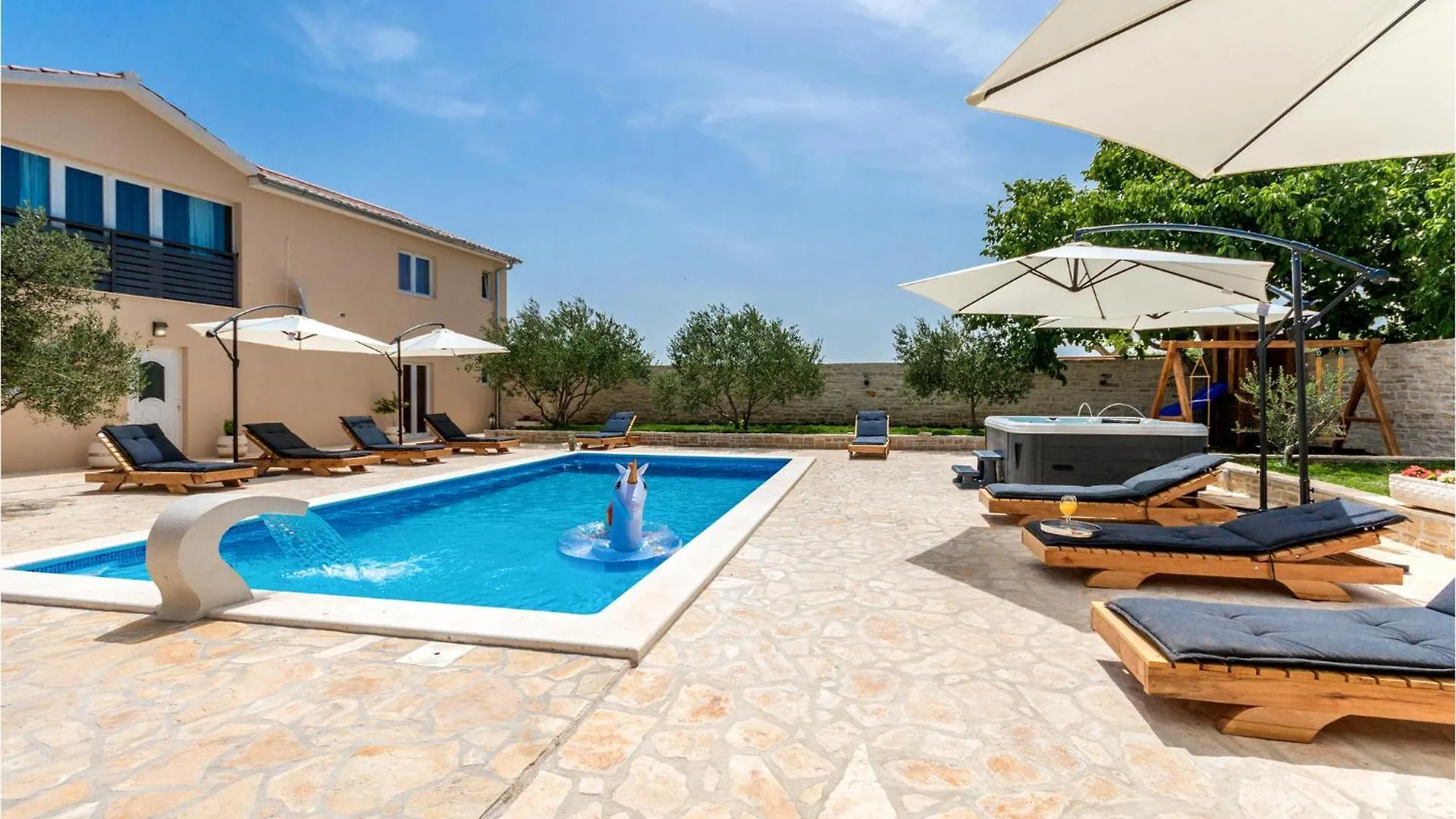 7 Bedroom Awesome Home In Polaca