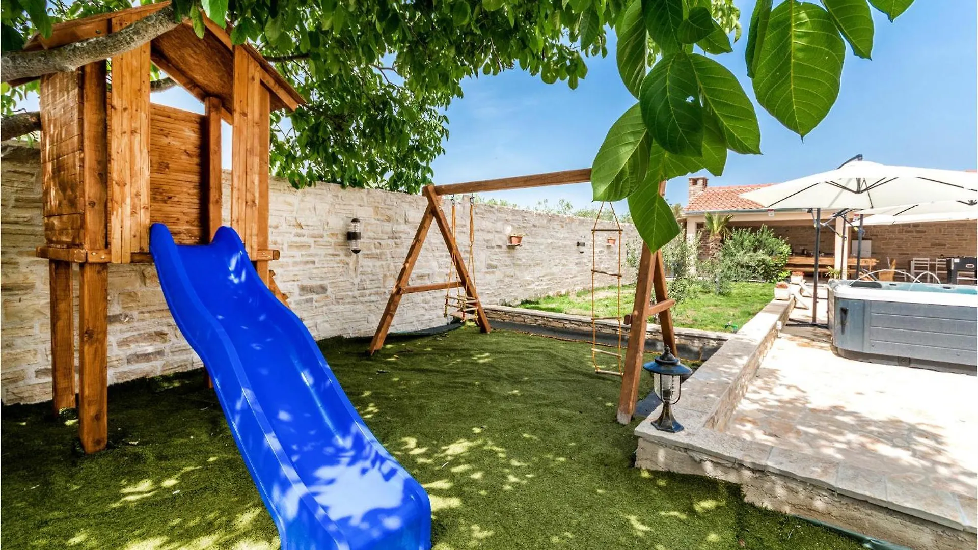 7 Bedroom Awesome Home In Polaca 0*,